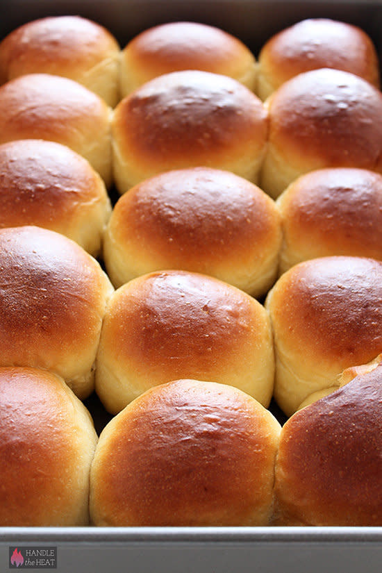 <strong>Get the <a href="http://www.handletheheat.com/homemade-hawaiian-bread-rolls/" target="_blank">Hawaiian Bread Rolls recipe</a> from Handle The Heat</strong>