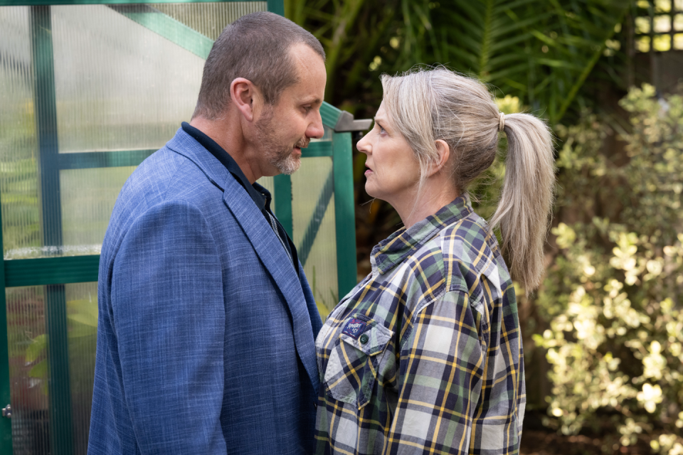 melanie pearson and toadie rebecchi in neighbours