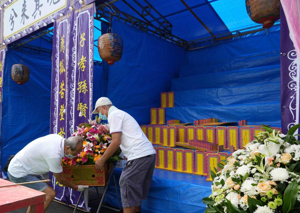 盂蘭勝會內的孤魂台，祭祀無親人的先人。
