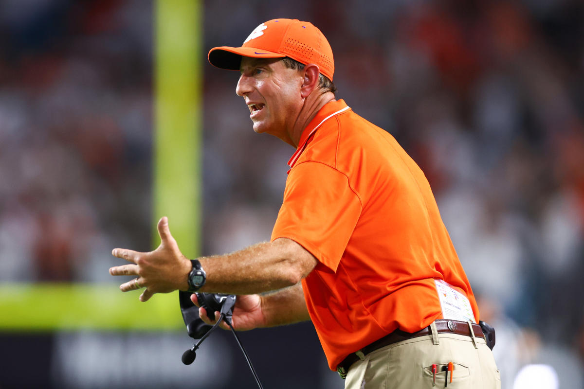 USC, Clemson lead college football’s most disappointing teams