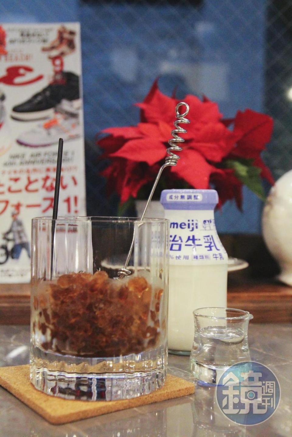 建議可以先試試「咖啡牛奶」的無糖版本，品嘗最純粹的原味。（600日圓／份，約NT$138）