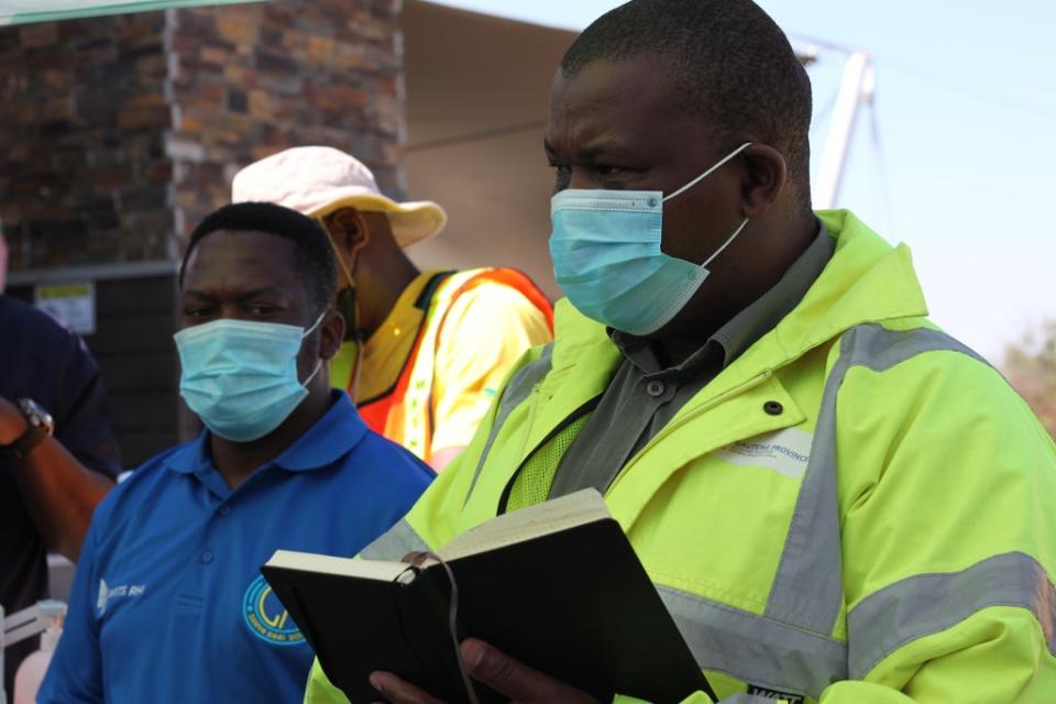 Gauteng transport minister Jacob Mamabolo inspects vaccination efforts (Laura Lopez Gonzalez)