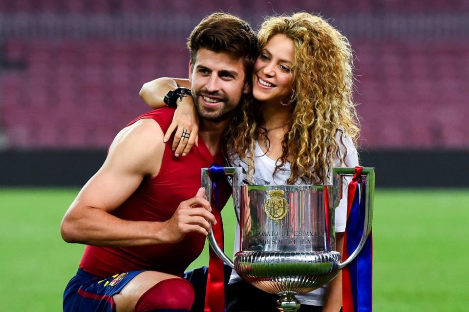 Gerard Pique of FC Barcelona and Shakira pose with the trophy after FC Barcelona won the Copa del Rey Final match against Athletic Club at Camp Nou on May 30, 2015 (Getty Images)