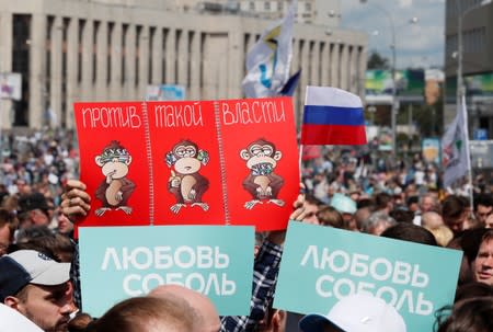 People take part in a rally in support of independent candidates for elections to the capital's regional parliament in Moscow