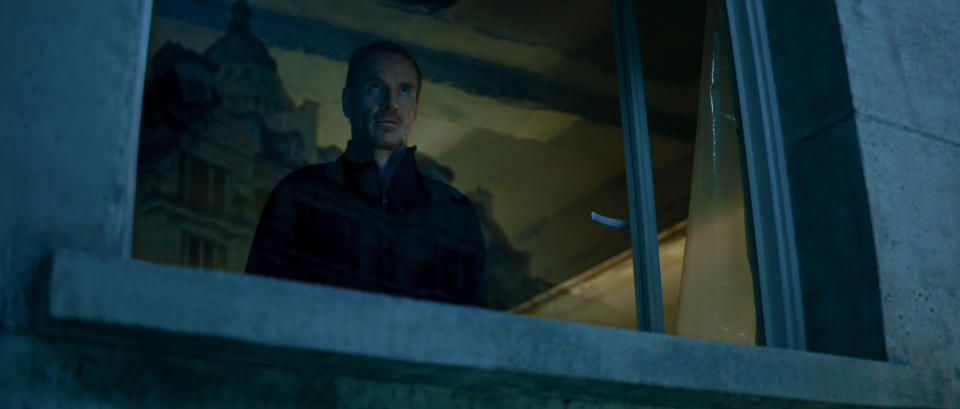 The Killer. Michael Fassbender as an assassin in The Killer. Cr. Netflix ©2023.