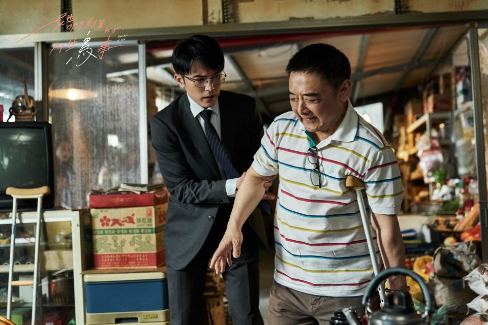 小亮哥（右）飾演邱澤住鄉下的爸爸。（圖／可米傳媒）