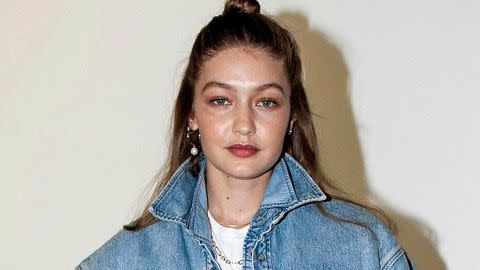 she was a whole mood while watching @serenawilliams at the 2019 us open  😅🤍 📸 Jackson lee @gigihadid, #gigihadid #mood #usopen…