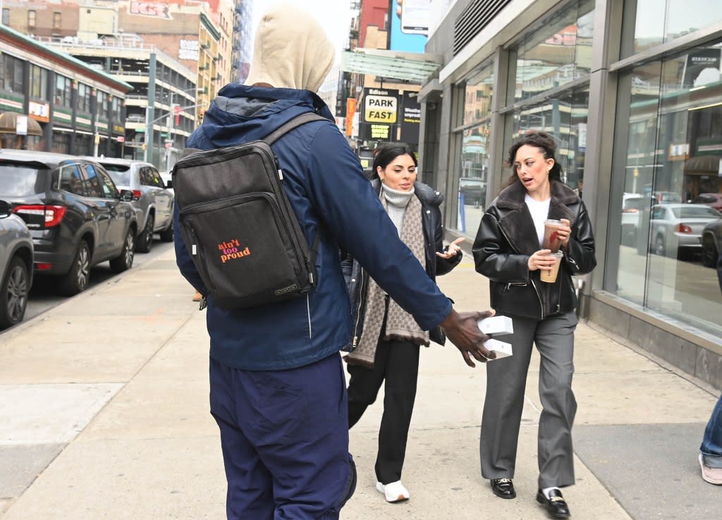 On a recent Wednesday afternoon, The Post witnessed 30 peddlers all along Canal Street — and concerned neighbors say the Apple problem is mushrooming. Helayne Seidman