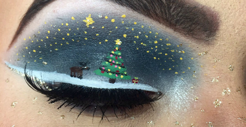 This makeup artist spent 4 hours doing her Christmas makeup look, but it was well worth it