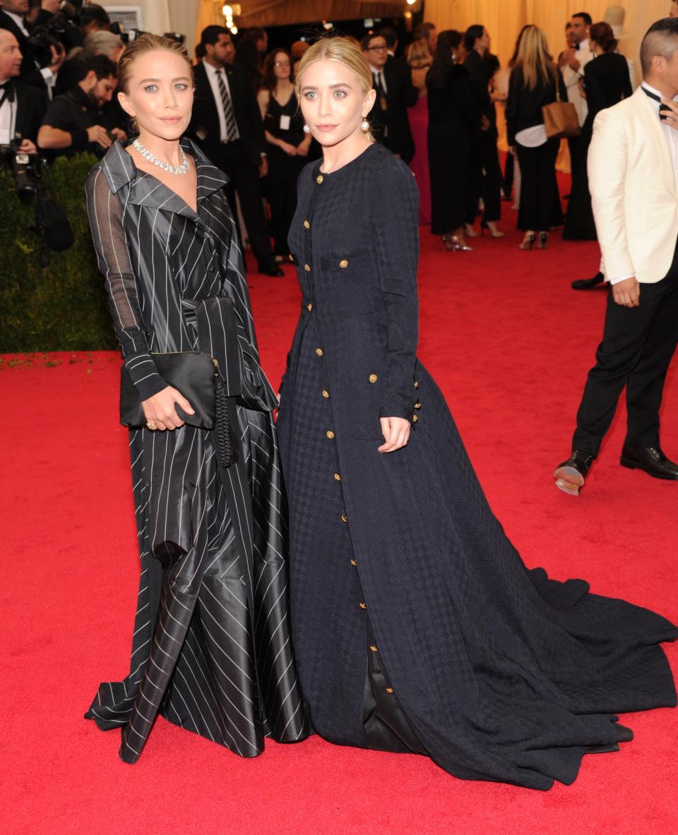 Mary-Kate in vintage Gianfranco Ferré and Ashley in vintage Chanel at the 2014 Met Gala.