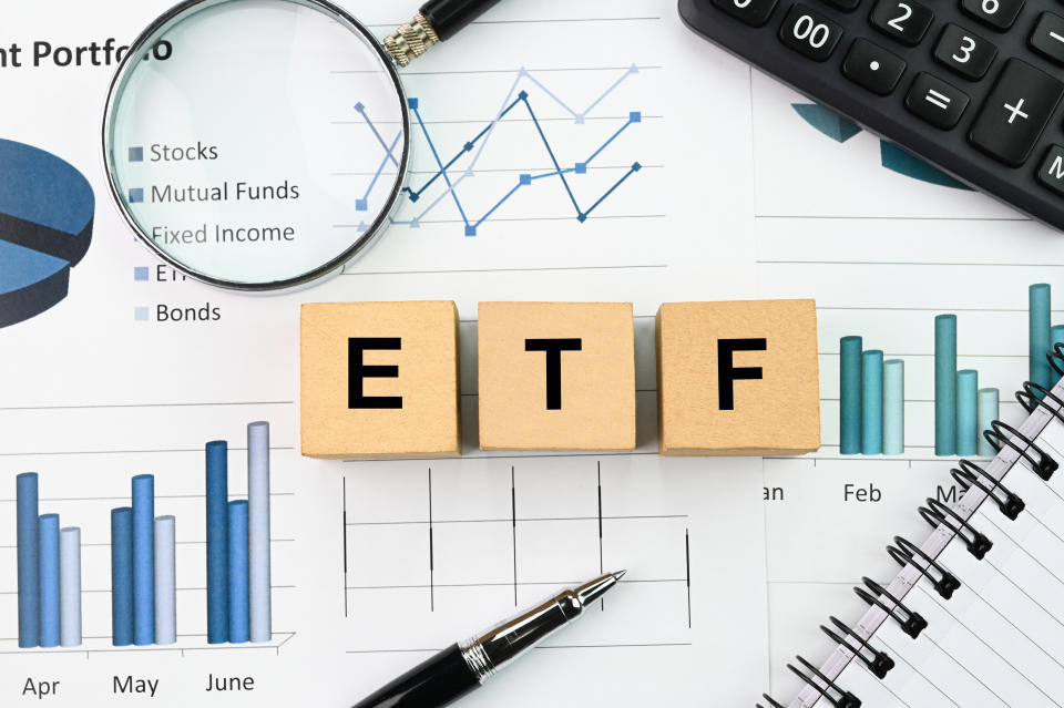 ETF的管理費用較基金低，而ETN的優勢是幾乎沒有追蹤誤差。