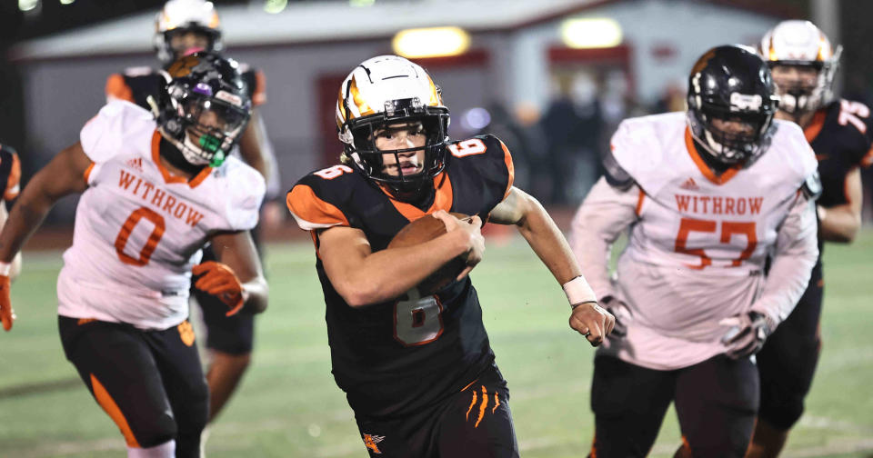 Anderson Raptors quarterback Justice Burnam (6) runs the ball during the Raptors' 49-28 win over Withrow in the regional final Friday, Nov. 17, 2023.