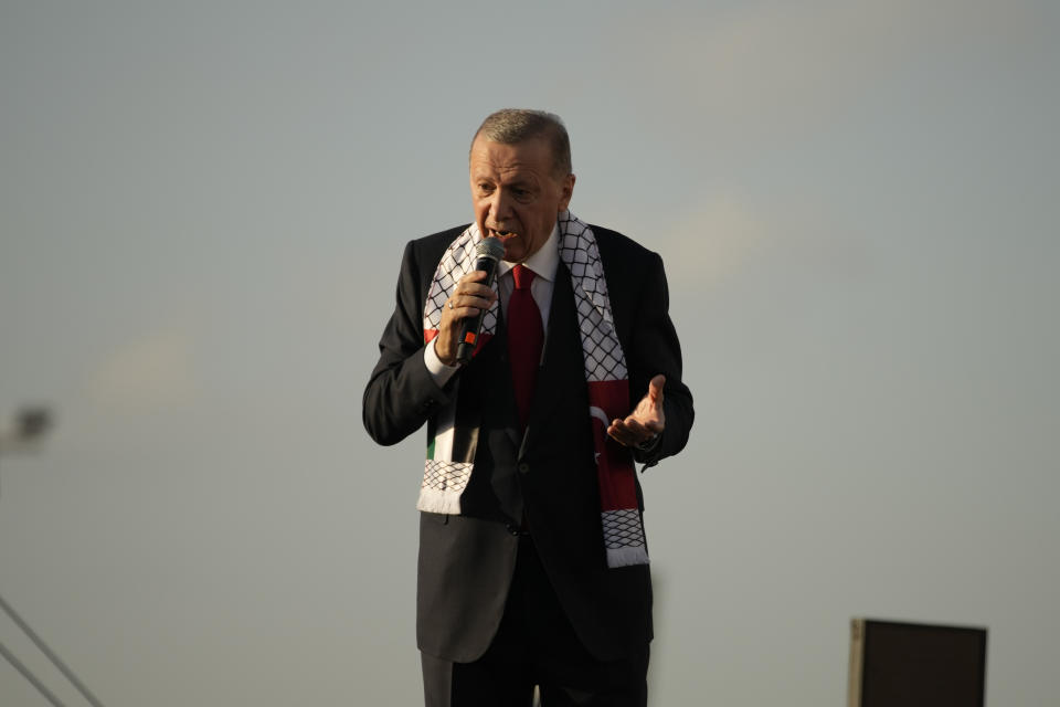 Turkish President Recep Tayyip Erdogan, speaks to the attendees during a rally to show their solidarity with the Palestinians, in Istanbul, Turkey, Saturday, Oct. 28, 2023. (AP Photo/Emrah Gurel)