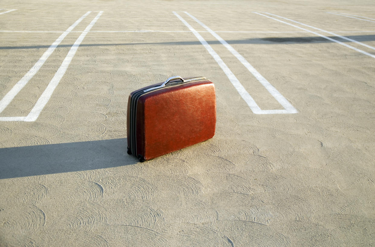Einsam und verlassen: Koffer, die nicht abgeholt werden, gehen meist in die Versteigerung. (Bild: Getty Images)