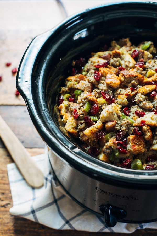 <strong>Get the <a href="http://pinchofyum.com/slow-cooker-pear-sausage-stuffing">Slow Cooker Pear And Sausage Stuffing recipe</a>&nbsp;from Pinch of Yum</strong>