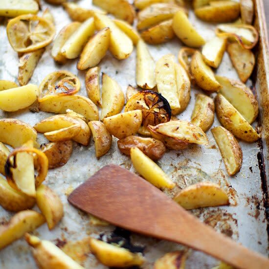 Lemony Roasted Potatoes with Oregano (Psites Patates)