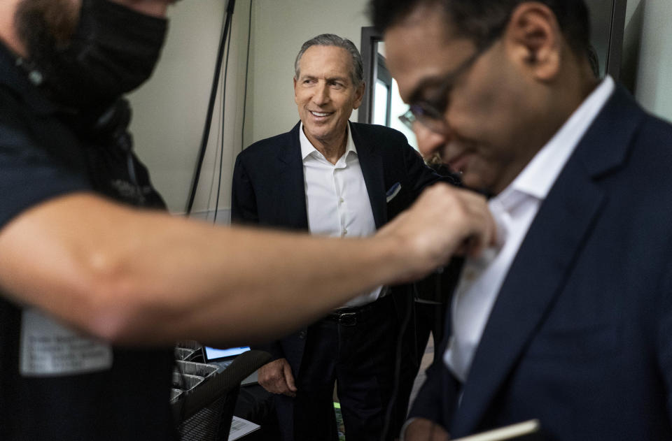 SEATTLE, WASHINGTON - SEPTEMBER 13, 2022: 
CEO of Starbucks Howard Schultz back stage with soon to be Starbucks CEO Laxman Narasimhan at Starbucks Headquarters during Investor Day in Seattle, Washington Tuesday September 13, 2022. (Melina Mara/The Washington Post via Getty Images)