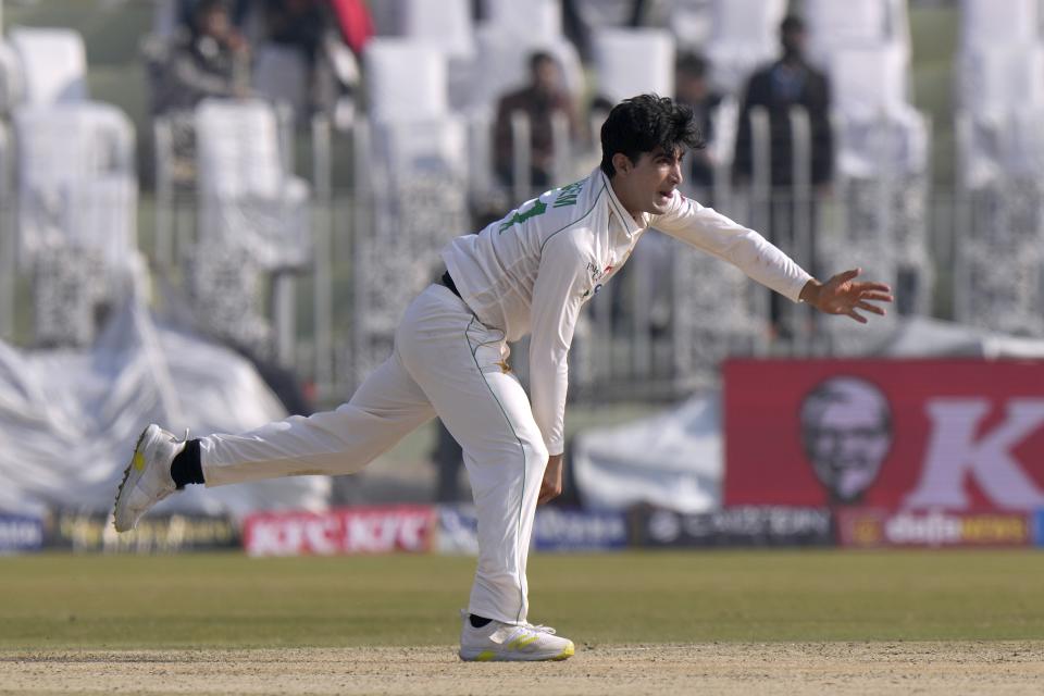 Pakistan's Nasheem Shah bowls during the second day of the first test cricket match between Pakistan and England, in Rawalpindi, Pakistan, Friday, Dec. 2, 2022. (AP Photo/Anjum Naveed)