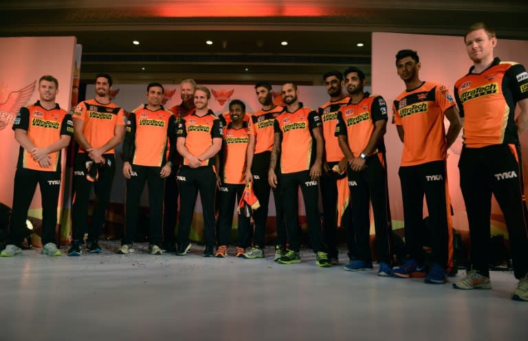 Sunrisers Hyderabad captain David Warner (L) poses for a photo with his team, in Hyderabad, on April 7, 2016, ahead of the 9th-edition of the Indian Premier League (IPL) tournament