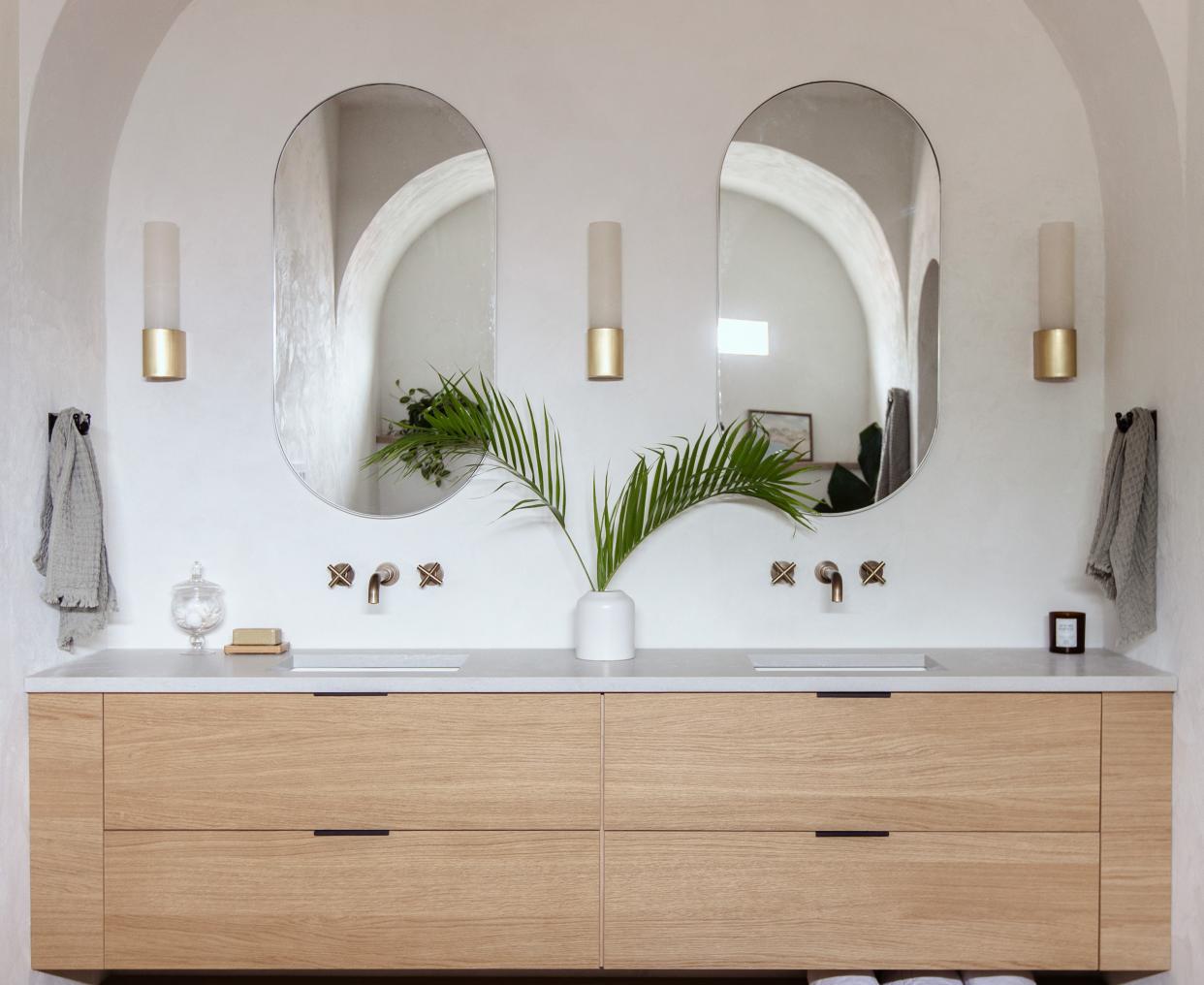  A bathroom in white, with IKEA vanity . 