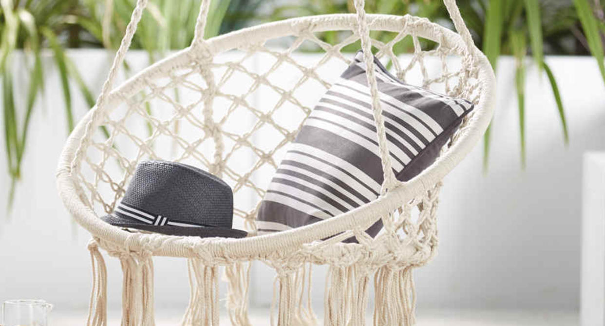 Snap up Aldi’s £39.99 hanging chair before it sells out. (Aldi)