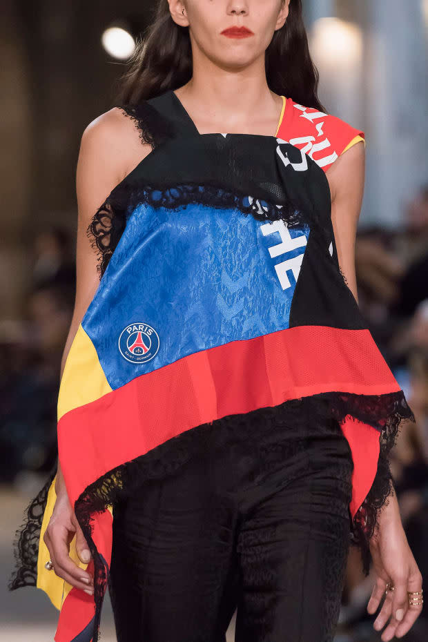 Koché introduced a collaboration with Paris Saint-Germain on its Spring 2018 runway, reimagining its kit across the ready-to-wear. <p>Photo: Imaxtree</p>
