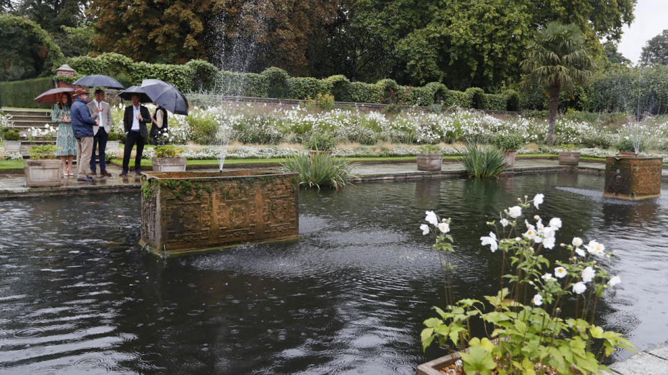 El jardín cuenta con una variedad de flores blancas para honrar la memoria de Lady Di.