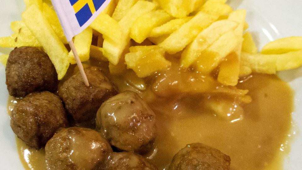 Ikea bietet schon seit langem das traditionell schwedische Gericht «Köttbullar» an. Foto: Julian Stratenschulte