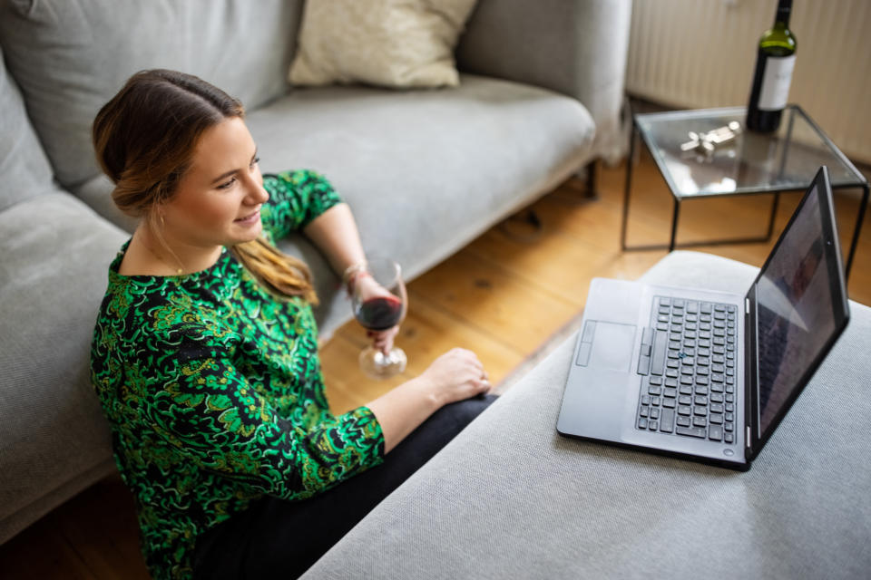 Aunque se hable mucho de las novias virtuales para hombres, también existen novios virtuales para ellas. Foto: Getty Images. 