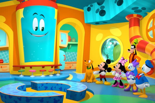 Mickey Mouse Clubhouse Theme Song (Mickey, Minnie, Donald, Daisy, Pluto &  Goofy) 