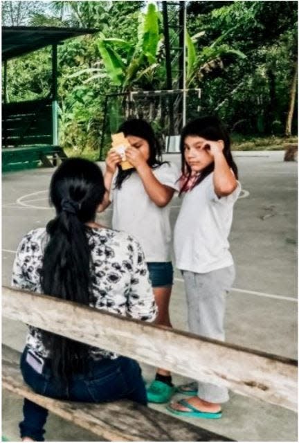 Students at the U.E.I. Rogers Mc. Cully and U.E.I.B. Gabriel López schools in Arajuno, Ecuador, and CECIB Río Aguarico in Shiwakucha, Ecuador recently received more than 20 foldscopes from the Southborough Rotary Club.