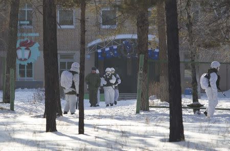 Law enforcement officers gather near a local school, after a student with an axe attacked schoolchildren and a teacher in the city of Ulan-Ude, Russia January 19, 2018. REUTERS/Anna Ogorodnik/BMK