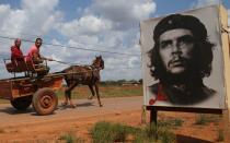 Er wurde über die Jahre zum weltweit populären Posterboy, hat auf sein Äußeres aber nie großen Wert gelegt: Der Revolutionär und Guerillaführer Che Guevara (1928 bis 1967) hatte wichtigeres zu tun, als sich zu rasieren. (Bild: Getty Images/Joe Raedle)