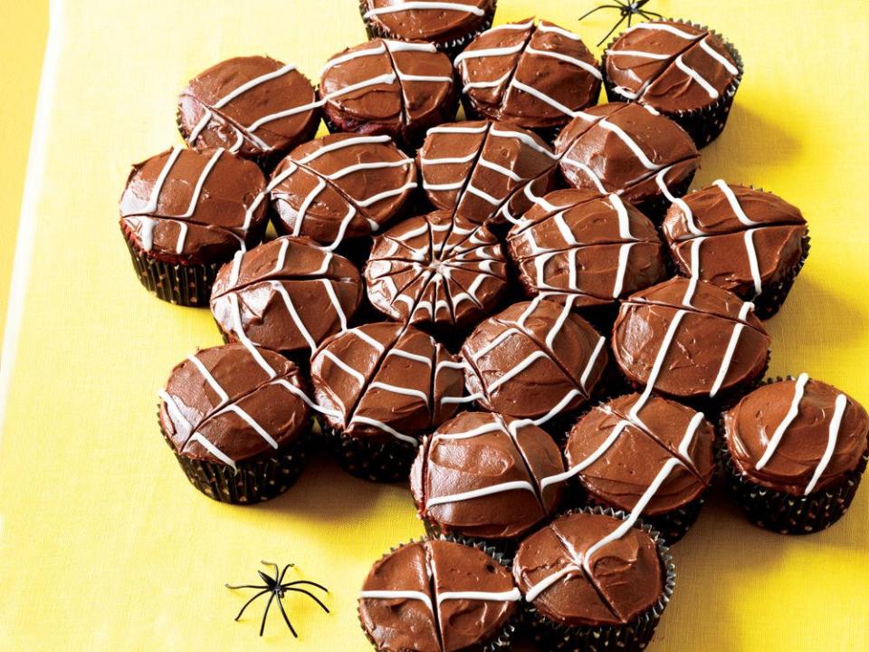 22 Frighteningly-Cute Halloween Cupcakes
