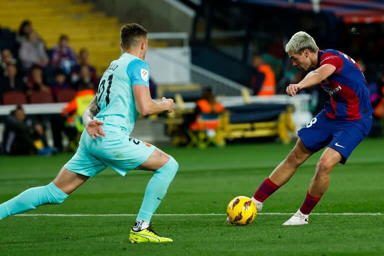 Dispara Marc Guiu, otro juvenil de Barça: el atacante tiene 18 años.