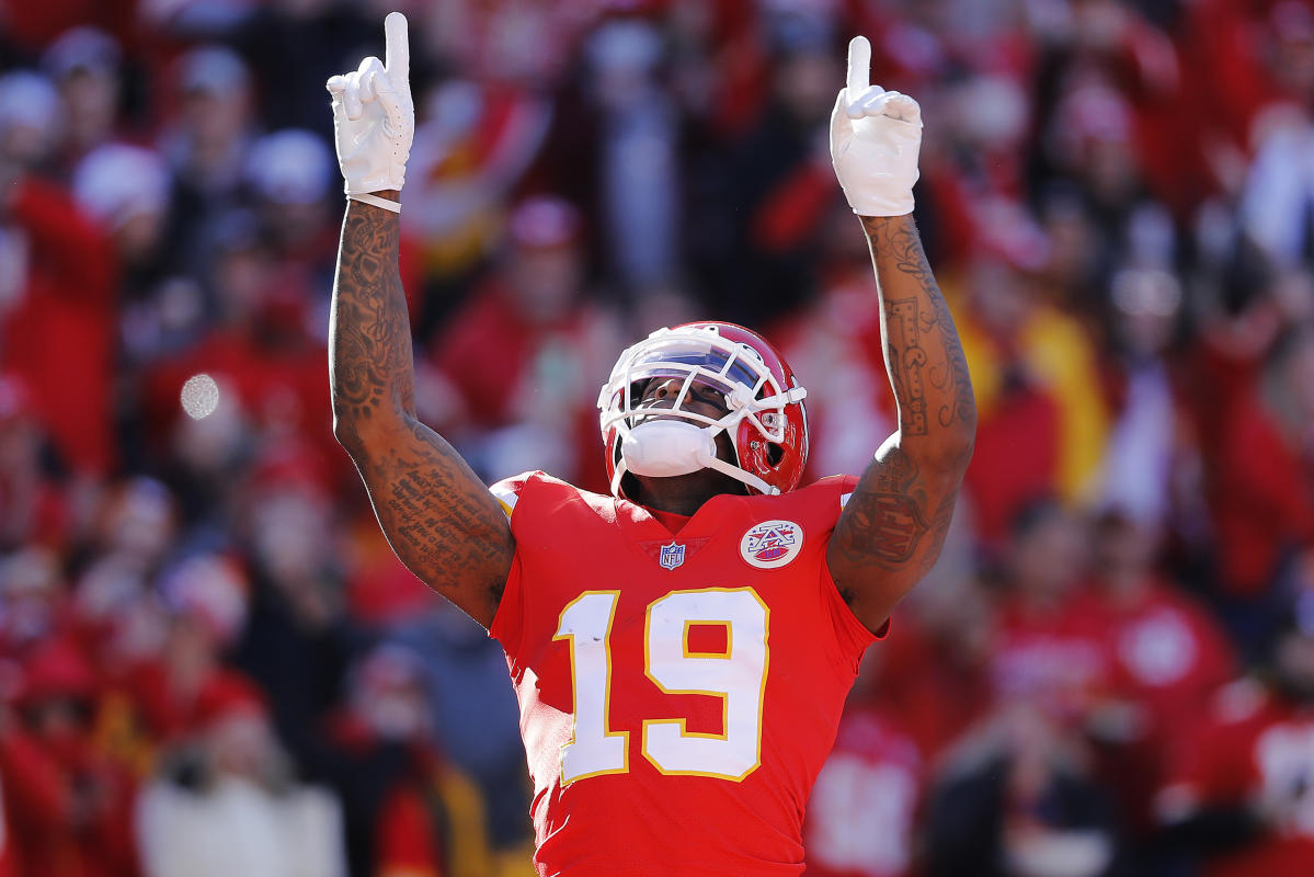 Chiefs dominate Patriots with a 41-14 victory: Photo gallery