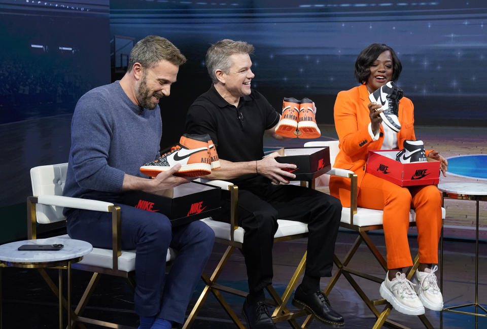  Ben Affleck, Matt Damon y Viola Davis con zapatos Air Jordan  (Heidi Gutman/ABC via Getty Images) 