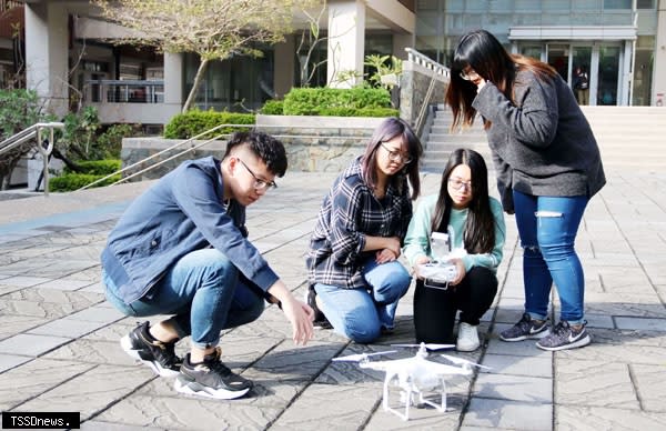 弘光科大無人機空拍飛行培訓班頗受學生歡迎。（圖：弘光科大提供）