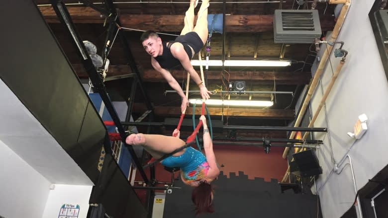 Acrobat who lost legs shares grief, hope in performance