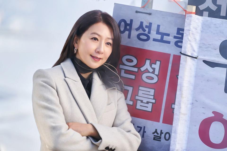 queenmaker kim hee ae as hwang do hee in queenmaker cr kim ji yeon netflix 2023