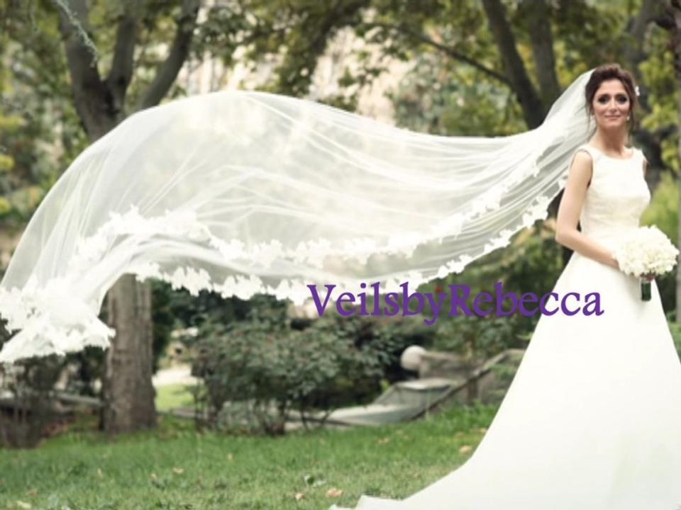 This bridal shop specializes in breathtaking&nbsp;veils, but has also created beautiful dresses. It has over 1,000 reviews. <strong><a href="https://fave.co/2BM1yY3" target="_blank" rel="noopener noreferrer">Check it out.</a></strong>