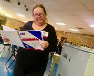  Polling inspector Janet Bonet, at a South Omaha voting place, said voter ID information provided by the Secretary of State was helpful tool for workers. (Cindy Gonzalez/Nebraska Examiner)