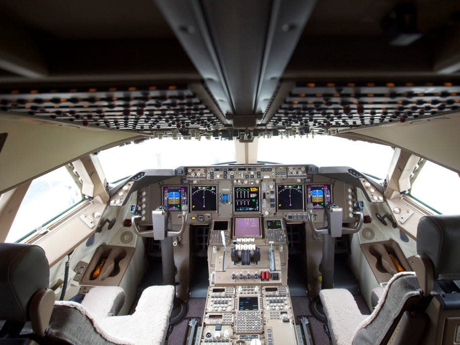 Lufthansa Boeing 747-8i flight deck.