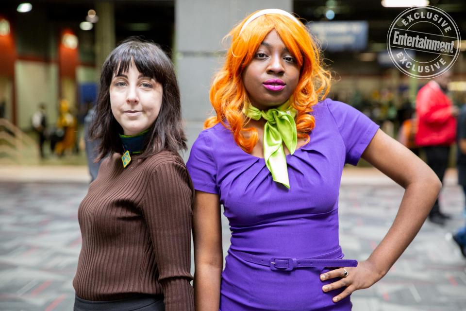 Scooby-Doo and Daphne from Scooby-Doo cosplayers