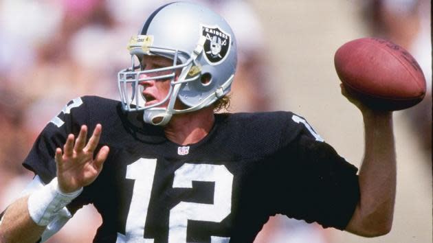 Todd Marinovich racks up 7 TD passes in developmental league debut