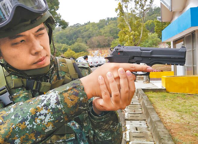 陸軍六軍團關渡地區指揮部18日進行射擊訓練期間，其中1枝T75K3手槍無法正常擊發，目視為槍管底部斷裂，幸好人員並無受傷。圖為資料照片。（本報資料照片）