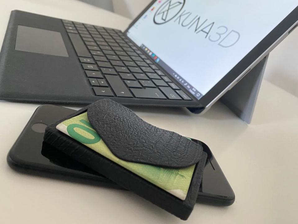 Der Mini-Wallet hat eine Geldklammer und Platz für sechs Karten (Bild: kuna3d.de)