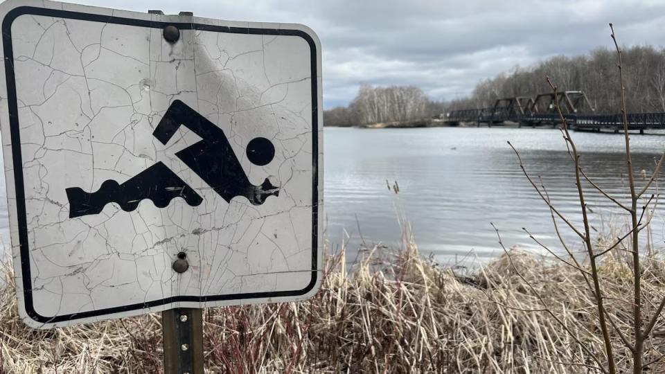 Students allegedly skinny dipped in Lac des Nations although swimming is prohibited. 