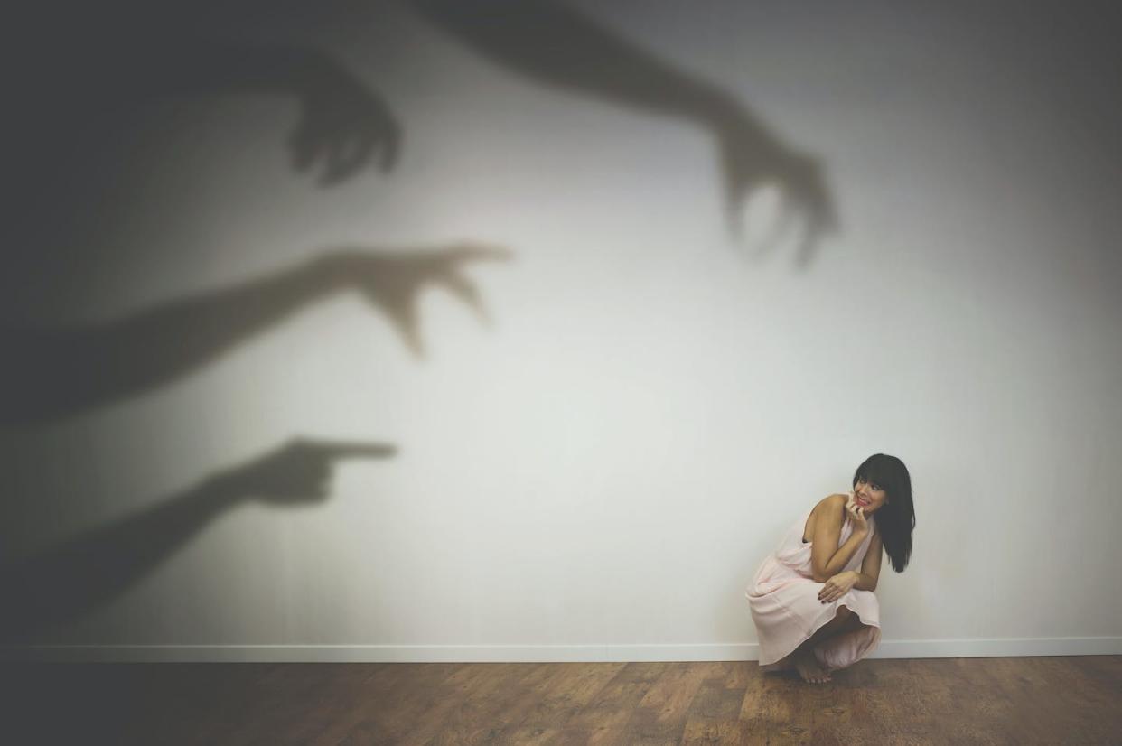 <a href="https://www.shutterstock.com/es/image-photo/woman-frightened-by-shadows-hands-demons-1868949775" rel="nofollow noopener" target="_blank" data-ylk="slk:Cristina Conti / Shutterstock;elm:context_link;itc:0;sec:content-canvas" class="link ">Cristina Conti / Shutterstock</a>