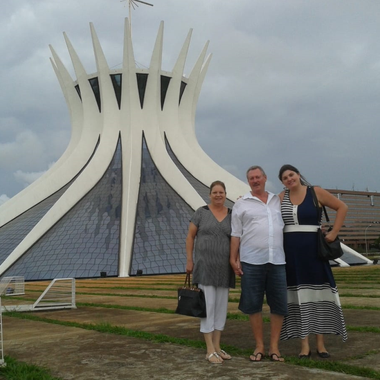 Maria Cristina con sus padres en Brasilia